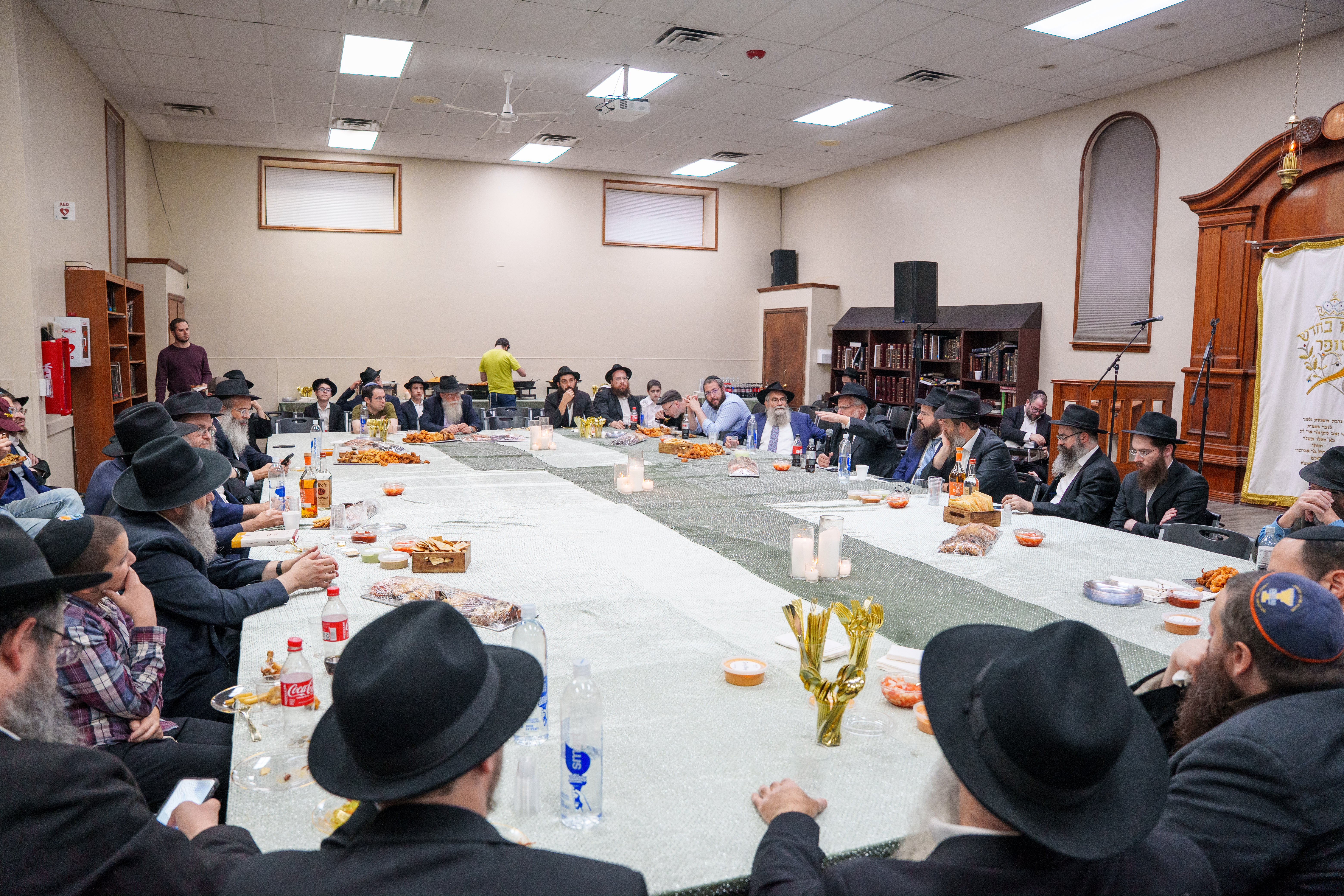 Hundreds gathered in Pratt Zal for the Aseres Yemei Teshuvah Community Farbrengen